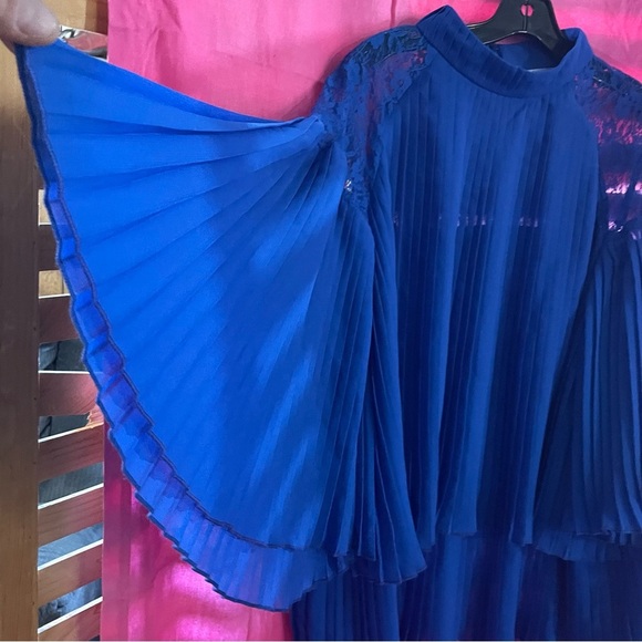 Masseys XL Beautiful Blue Ruffled Layered Lace Neck Top Shirt Blouse - Picture 2 of 6